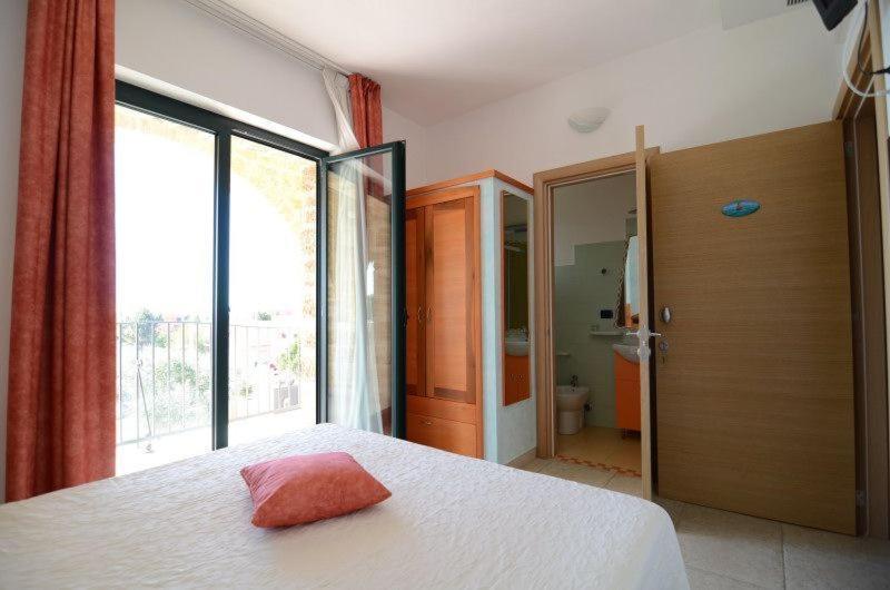 Villa Arneide Bed And Breakfast Torre Lapillo Oda fotoğraf