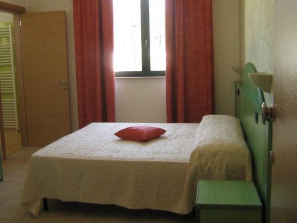Villa Arneide Bed And Breakfast Torre Lapillo Oda fotoğraf